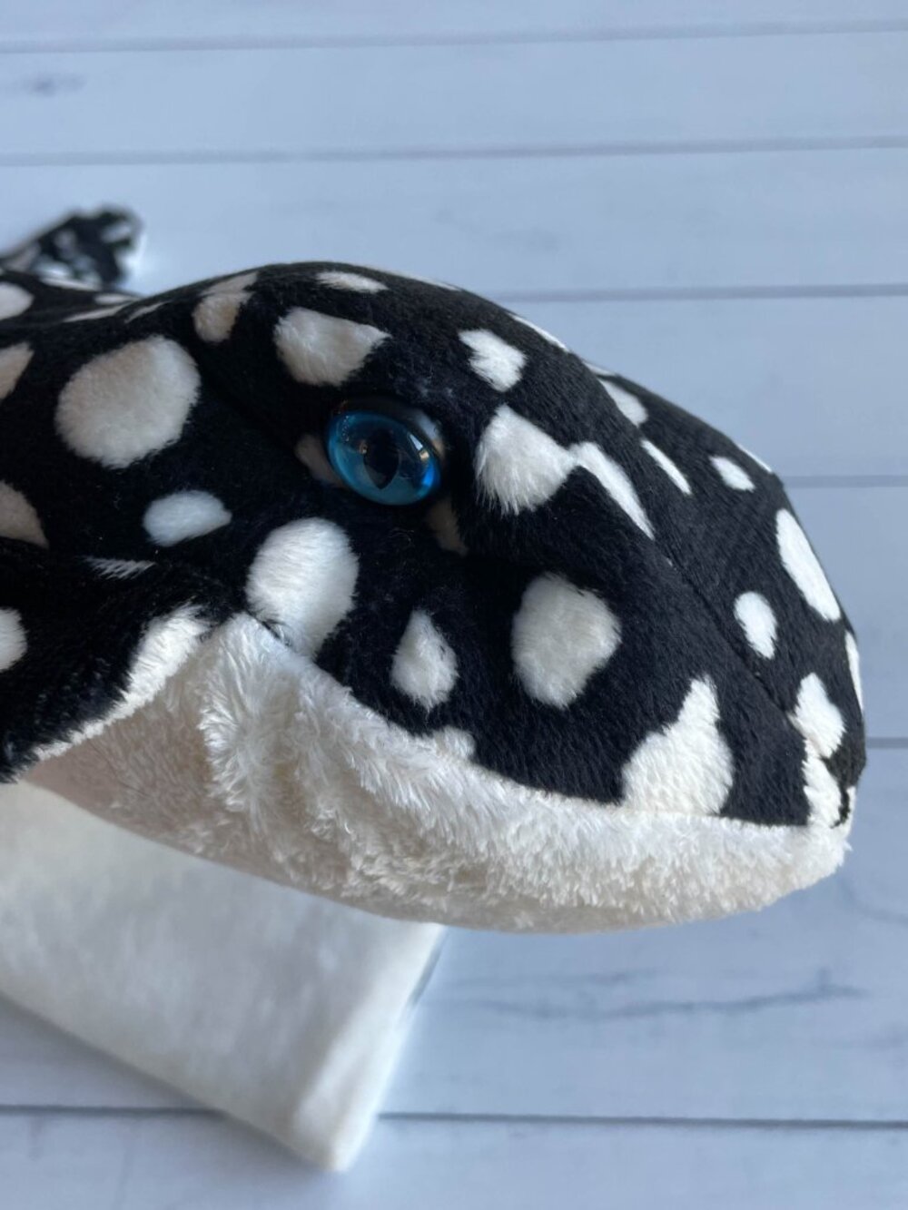 Entire Closet $5! NEW SeaWorld Discovery Cove Large Eagle Ray Plush - Picture 4 of 8